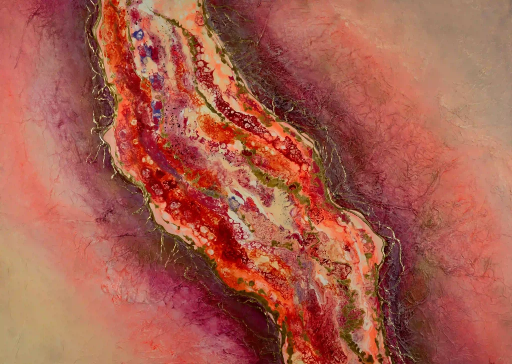 Abstrakte Acrylkunst in Rot-, Rosé- und Goldtönen mit organischer Struktur auf Leinwand.