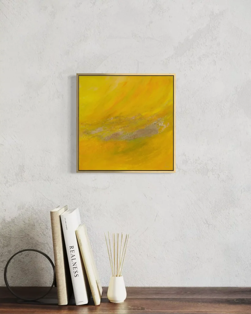 Abstrakte Acrylkunst in leuchtenden Gelb- und Goldtönen mit sanfter Struktur auf Leinwand.