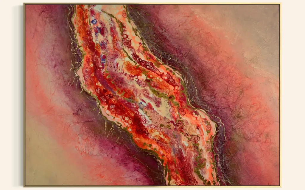 Abstrakte Acrylkunst in Rot-, Rosé- und Goldtönen mit organischer Struktur auf Leinwand.