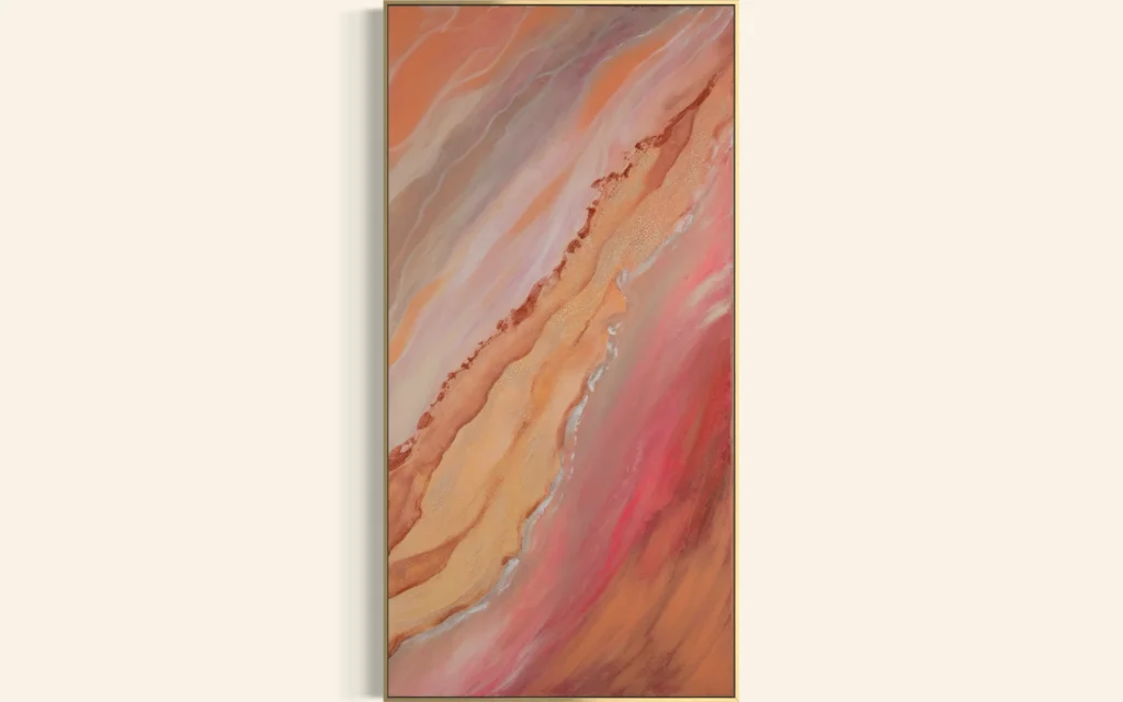 Abstrakte Acrylkunst in Rosé-, Beige- und Goldtönen mit fließender Struktur auf Leinwand.